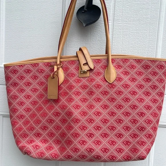 Dooney Bourke Red Signature Jaquard Canvas Leather Tote. - Picture 8 of 13
